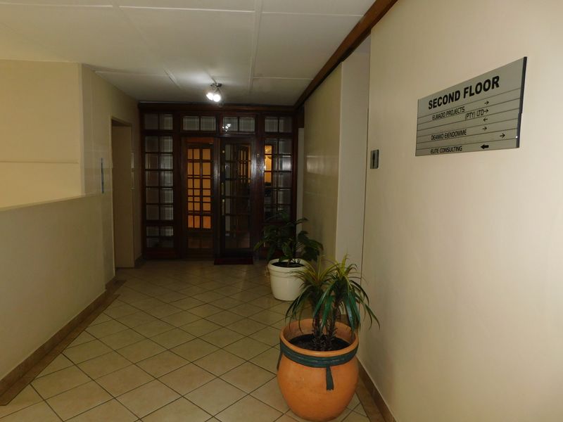 For Sale / To Let : Functional Offices At An Easy To Find Address. - Photo 4
