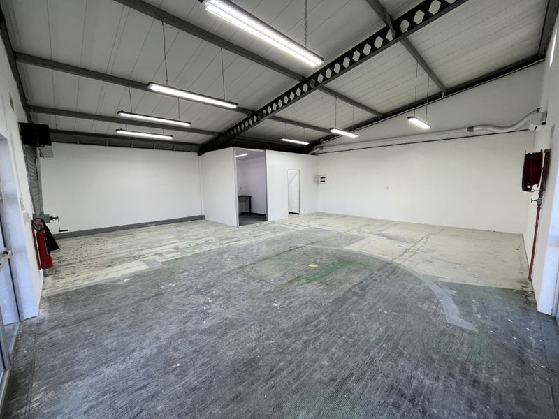 Compact & Versatile Light Industrial Warehouse with Prime Access Position - Photo 5