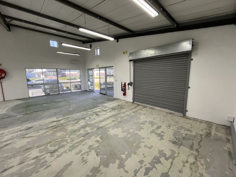 Compact & Versatile Light Industrial Warehouse with Prime Access Position - Photo 4