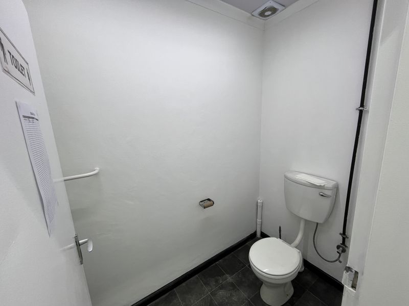 Compact & Versatile Light Industrial Warehouse with Prime Access Position - Photo 9