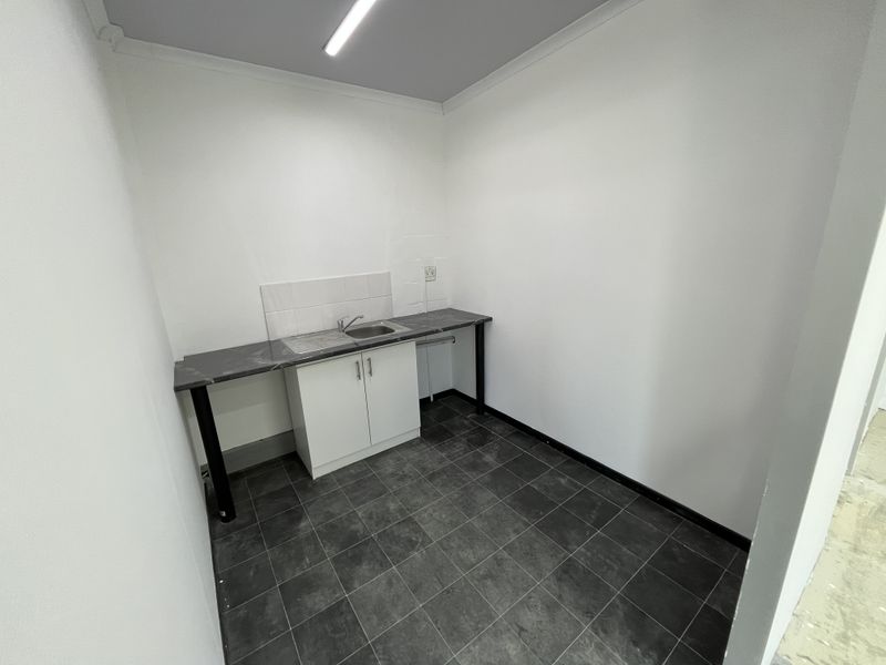 Compact & Versatile Light Industrial Warehouse with Prime Access Position - Photo 7