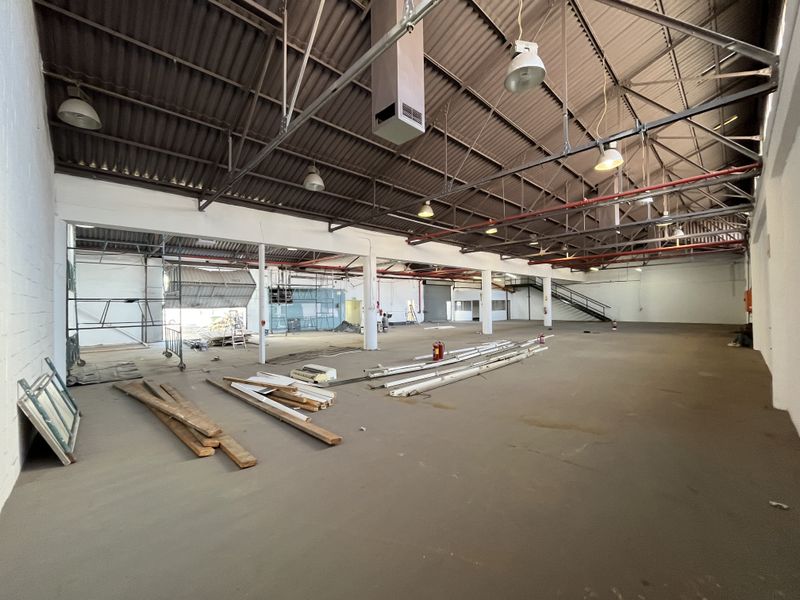 900 squares Industrial Warehouse with Dual Access & Secure Yard, Paarden Eiland - Photo 3