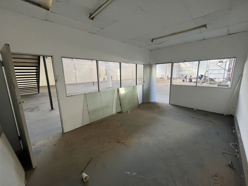 900 squares Industrial Warehouse with Dual Access & Secure Yard, Paarden Eiland - Photo 8