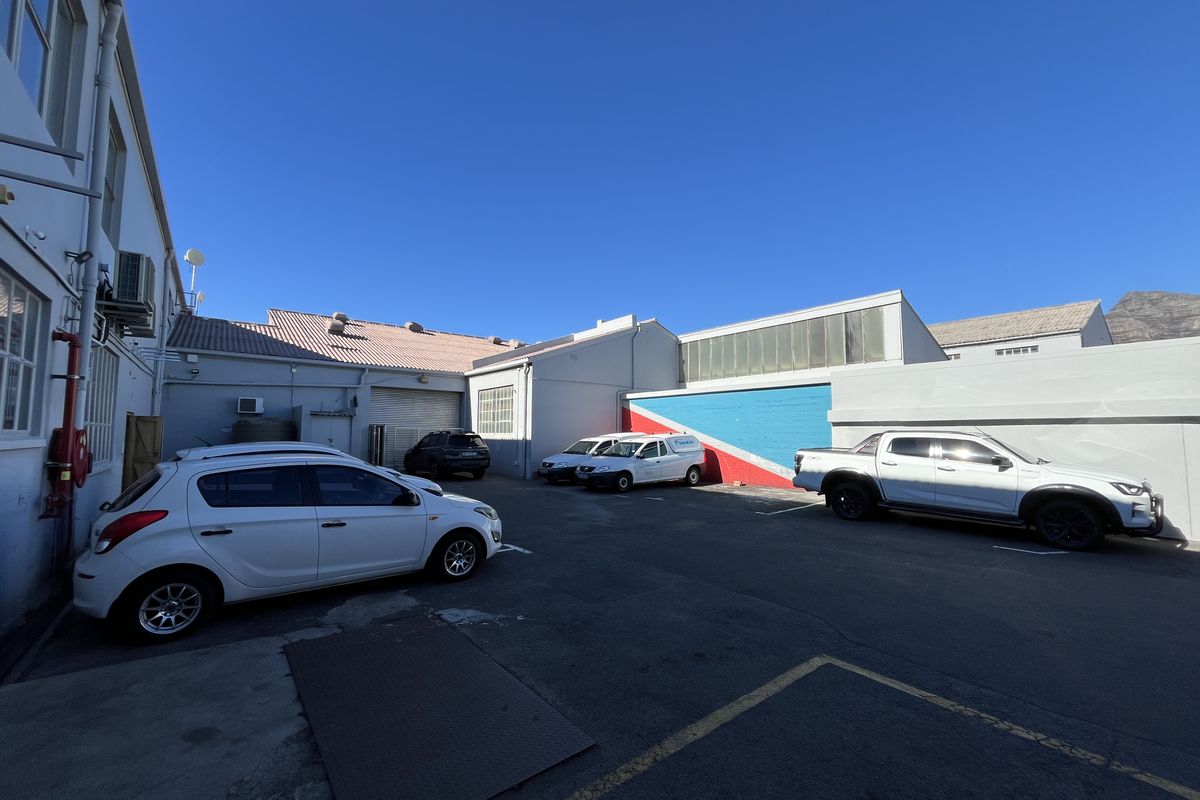 900 squares Industrial Warehouse with Dual Access & Secure Yard, Paarden Eiland - Photo 2