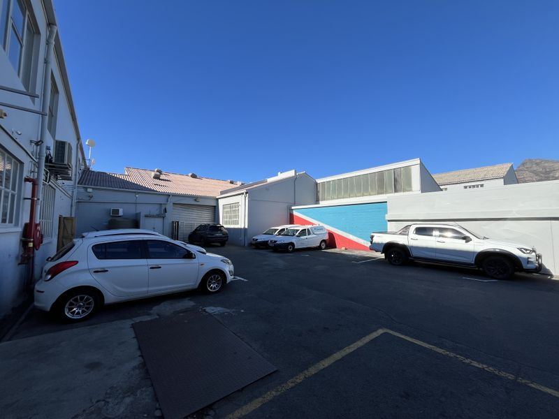 900 squares Industrial Warehouse with Dual Access & Secure Yard, Paarden Eiland - Photo 2