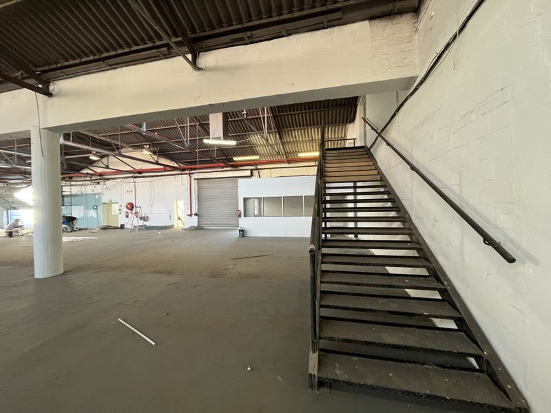 900 squares Industrial Warehouse with Dual Access & Secure Yard, Paarden Eiland - Photo 7