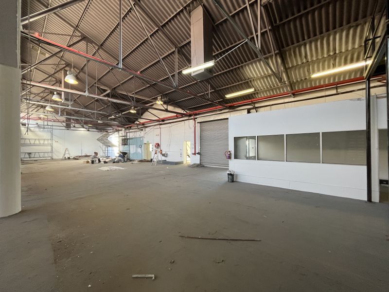 900 squares Industrial Warehouse with Dual Access & Secure Yard, Paarden Eiland - Photo 4