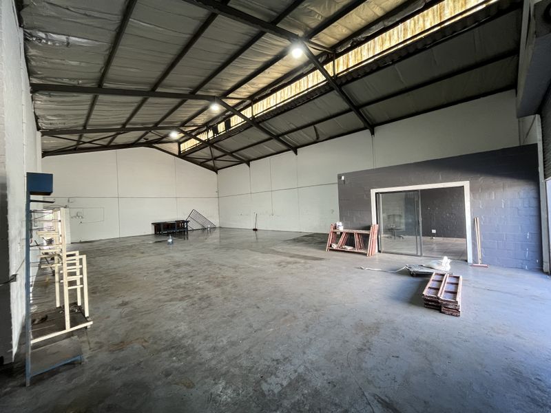 Prime Exposure Warehouse on Montague Drive, in the Heart of Montague Gardens. - Photo 5