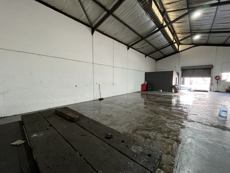 Prime Exposure Warehouse on Montague Drive, in the Heart of Montague Gardens. - Photo 8