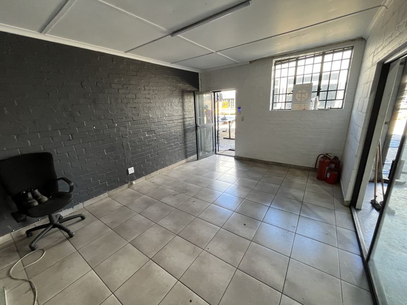 Prime Exposure Warehouse on Montague Drive, in the Heart of Montague Gardens. - Photo 6