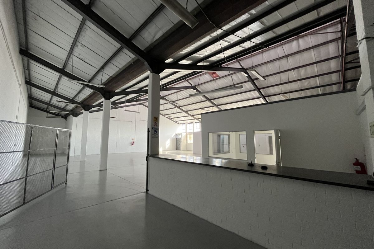 Prime 474 squares Industrial Warehouse in Maitland Industrial Park on Voortrekker Road. - Photo 5