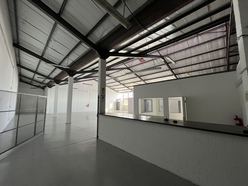 Prime 474 squares Industrial Warehouse in Maitland Industrial Park on Voortrekker Road. - Photo 5