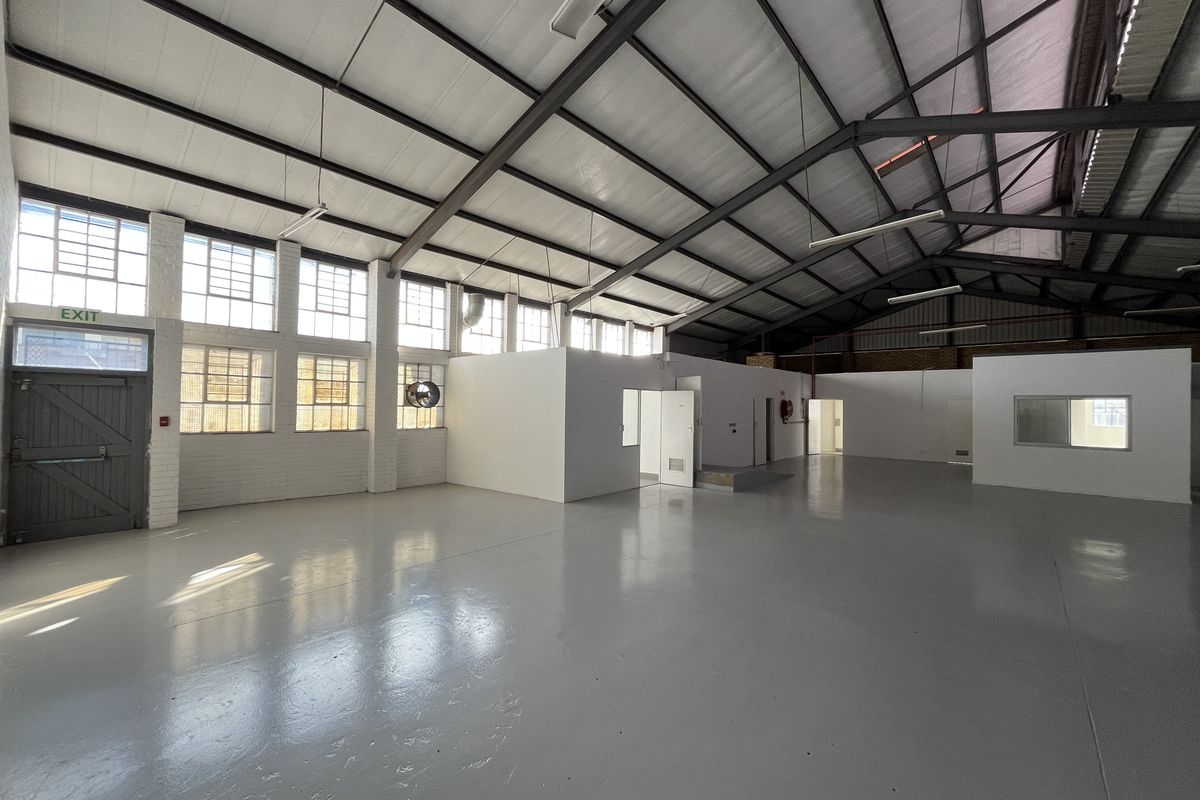 Prime 474 squares Industrial Warehouse in Maitland Industrial Park on Voortrekker Road. - Photo 4