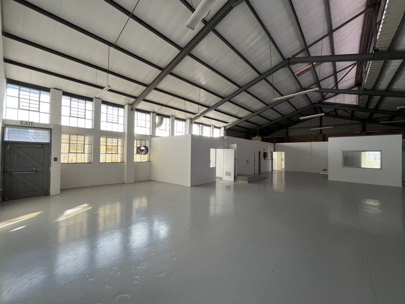 Prime 474 squares Industrial Warehouse in Maitland Industrial Park on Voortrekker Road. - Photo 4