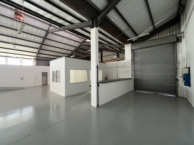 Prime 474 squares Industrial Warehouse in Maitland Industrial Park on Voortrekker Road. - Photo 10