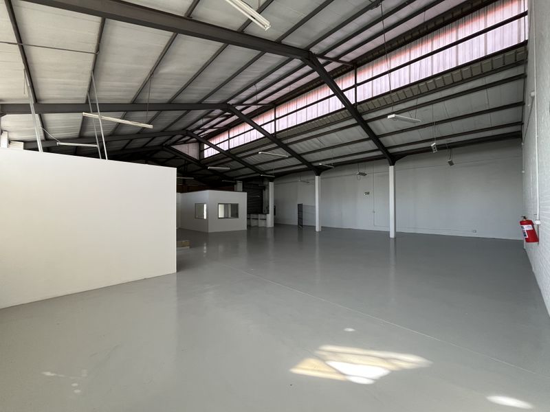 Prime 474 squares Industrial Warehouse in Maitland Industrial Park on Voortrekker Road. - Photo 8