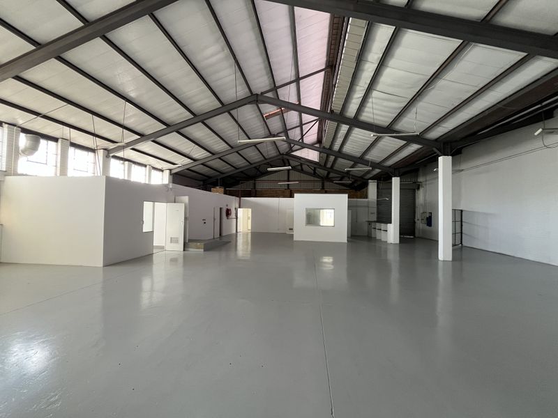 Prime 474 squares Industrial Warehouse in Maitland Industrial Park on Voortrekker Road. - Photo 7
