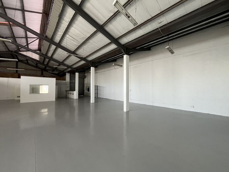 Prime 474 squares Industrial Warehouse in Maitland Industrial Park on Voortrekker Road. - Photo 6