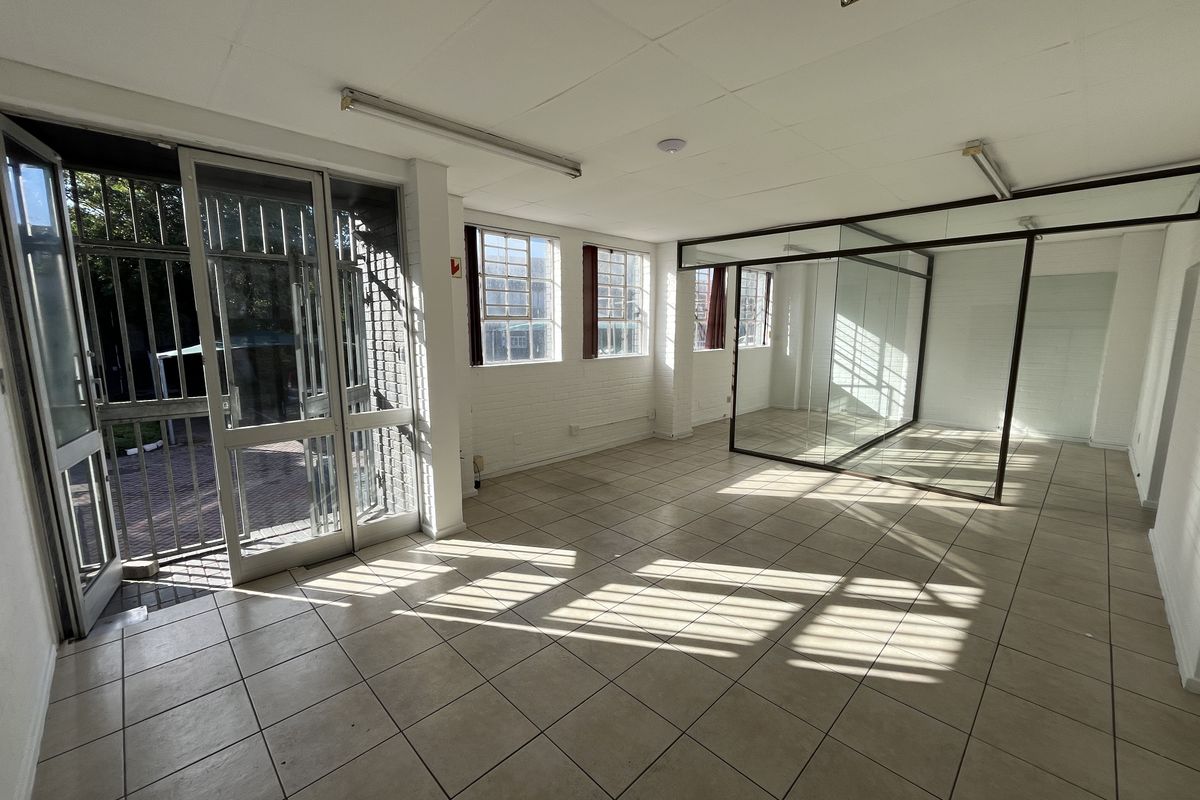 Prime 474 squares Industrial Warehouse in Maitland Industrial Park on Voortrekker Road. - Photo 3