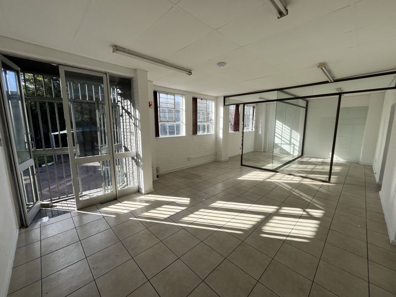Prime 474 squares Industrial Warehouse in Maitland Industrial Park on Voortrekker Road. - Photo 3