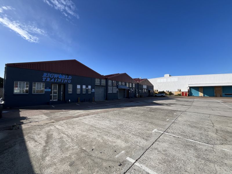 Versatile 300 squares Warehouse with Large Yard Access in Prime Maitland Industrial Park - Photo 3