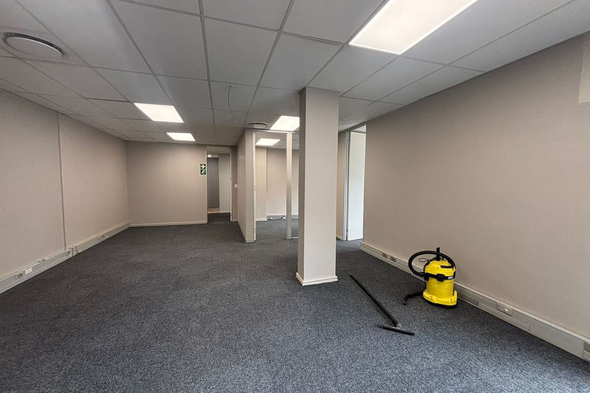 Ground Floor 119sqm Unit in Secure Canal Edge 2 with Ample Parking & Storeroom - Photo 4