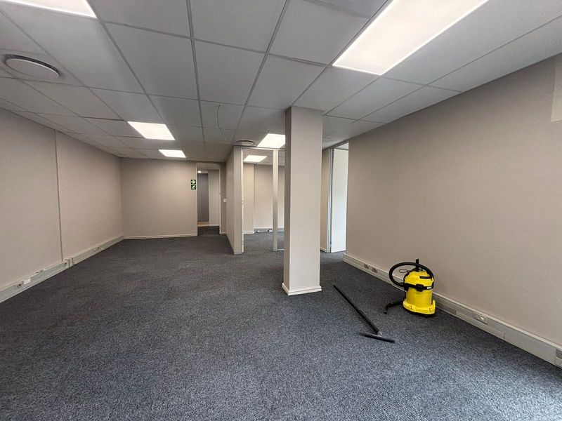 Ground Floor 119sqm Unit in Secure Canal Edge 2 with Ample Parking & Storeroom - Photo 4