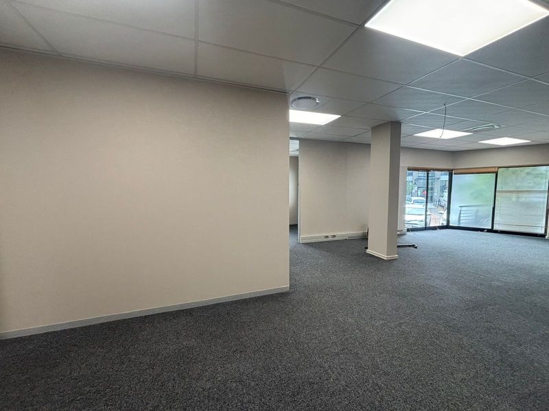 Ground Floor 119sqm Unit in Secure Canal Edge 2 with Ample Parking & Storeroom - Photo 8