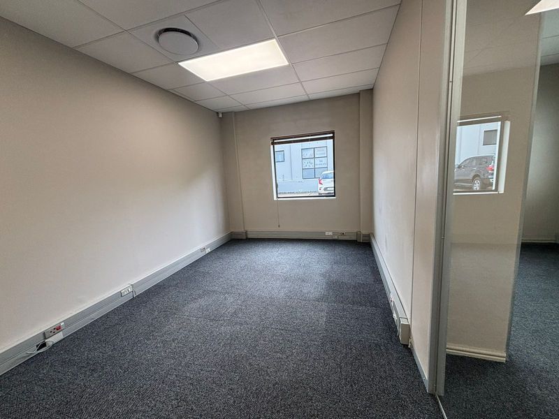 Ground Floor 119sqm Unit in Secure Canal Edge 2 with Ample Parking & Storeroom - Photo 7
