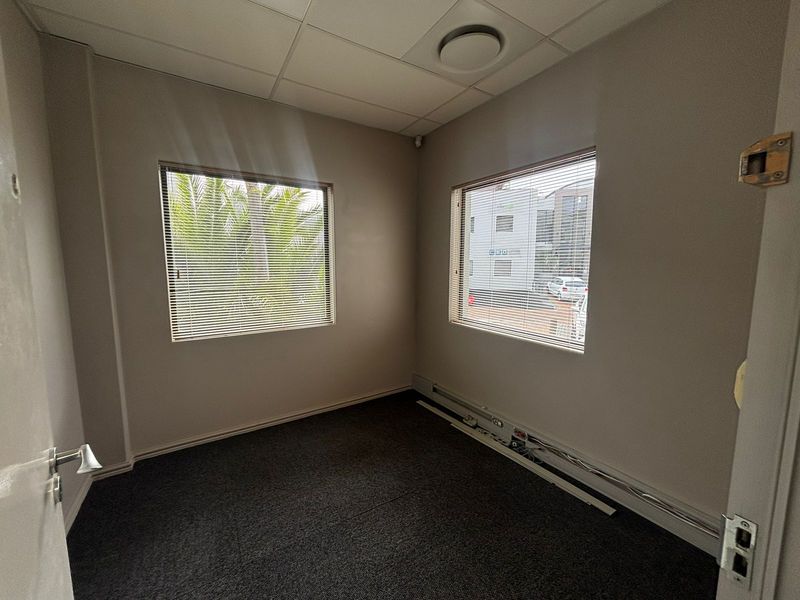 Ground Floor 119sqm Unit in Secure Canal Edge 2 with Ample Parking & Storeroom - Photo 6