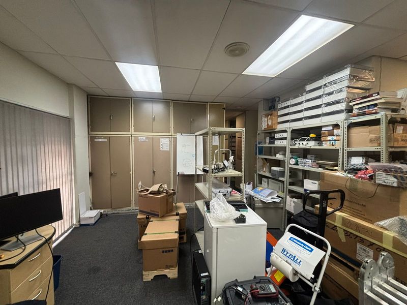 125sqm Modern Office To Let in The Edge, Tyger Valley Waterfront - Photo 9