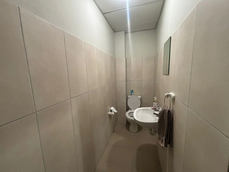 125sqm Modern Office To Let in The Edge, Tyger Valley Waterfront - Photo 6
