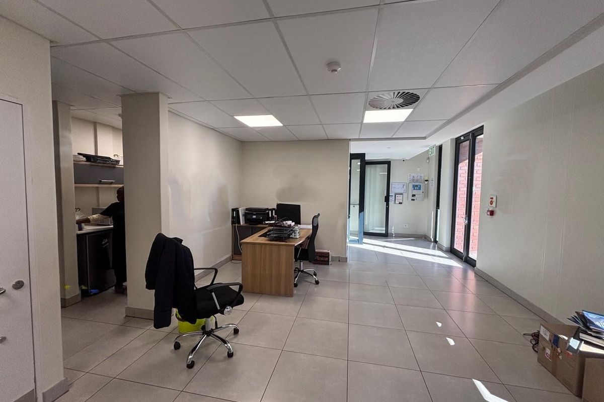 428sqm Warehouse Available in the Sought-After Stonewood Complex - Photo 2