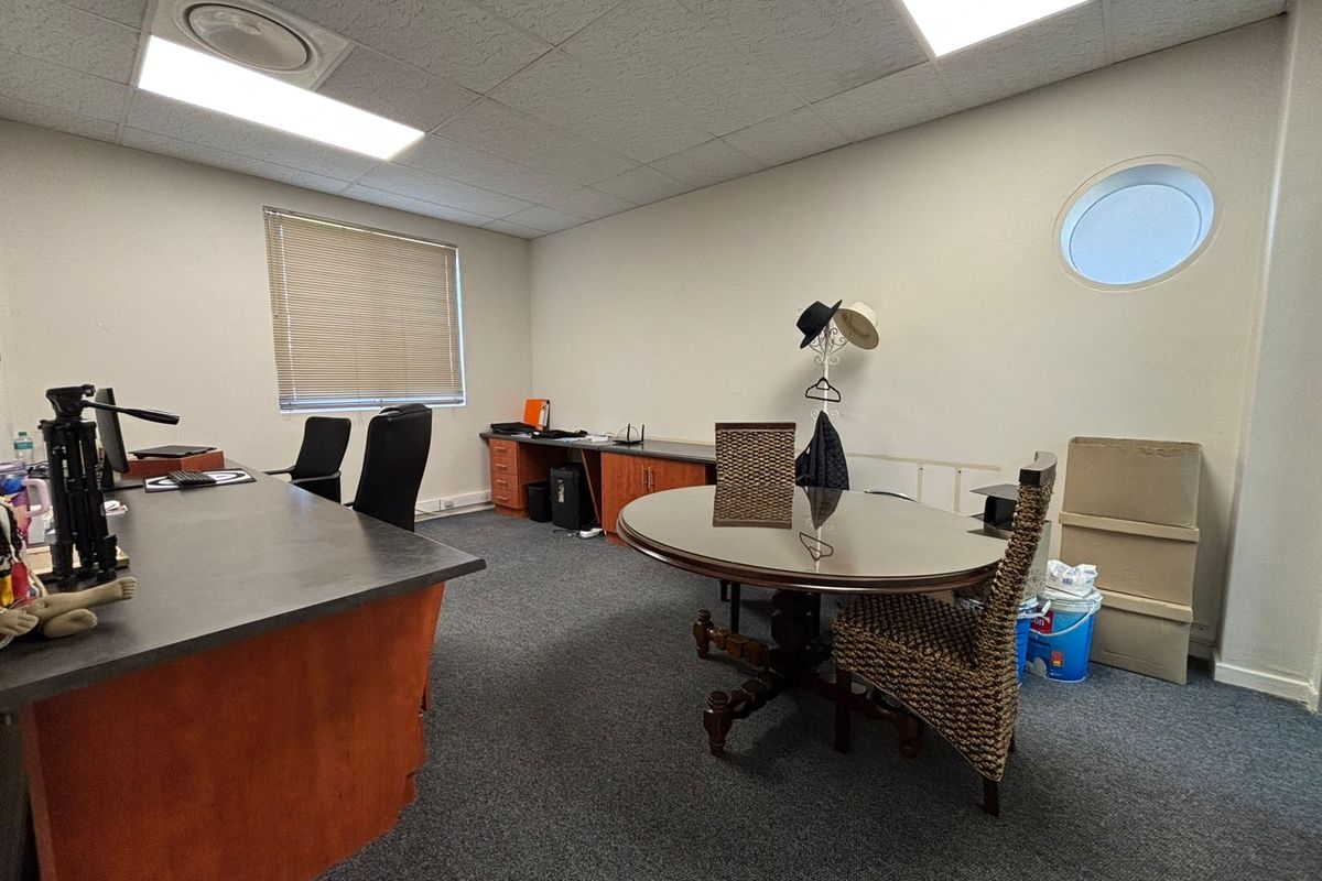 Prime 100sqm Office Space in Sought-After Frazzitta Business Park, Durbanville - Photo 5