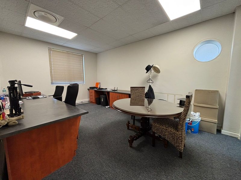 Prime 100sqm Office Space in Sought-After Frazzitta Business Park, Durbanville - Photo 5