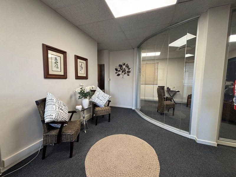 Prime 100sqm Office Space in Sought-After Frazzitta Business Park, Durbanville - Photo 3