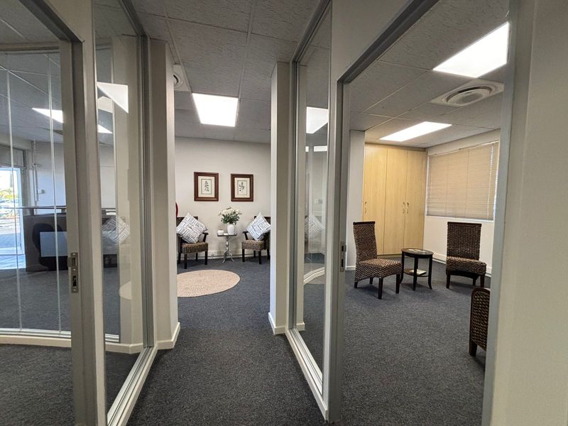 Prime 100sqm Office Space in Sought-After Frazzitta Business Park, Durbanville - Photo 9