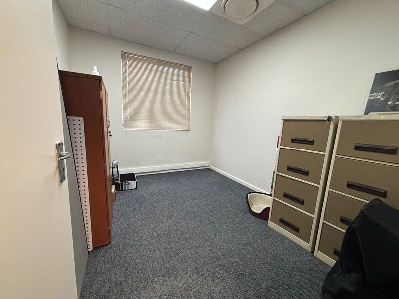 Prime 100sqm Office Space in Sought-After Frazzitta Business Park, Durbanville - Photo 7