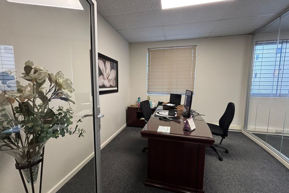 Prime 100sqm Office Space in Sought-After Frazzitta Business Park, Durbanville - Photo 4