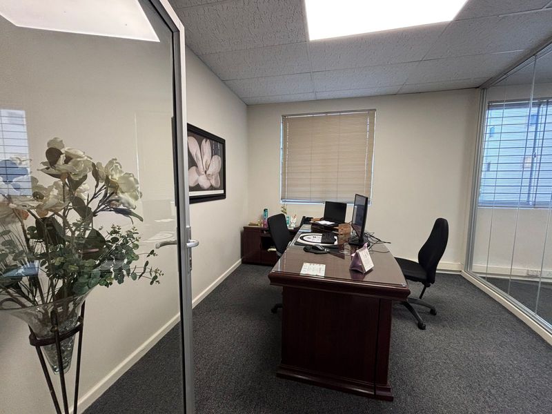 Prime 100sqm Office Space in Sought-After Frazzitta Business Park, Durbanville - Photo 4