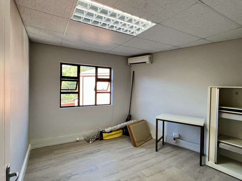 OFFICE BUILDING TO LET IN ROCKYS DRIFT - Photo 4