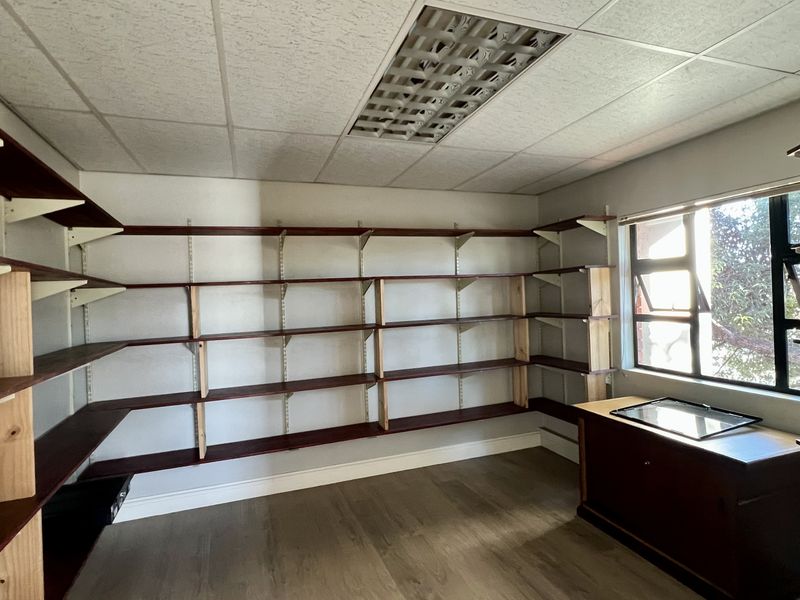 OFFICE BUILDING TO LET IN ROCKYS DRIFT - Photo 8