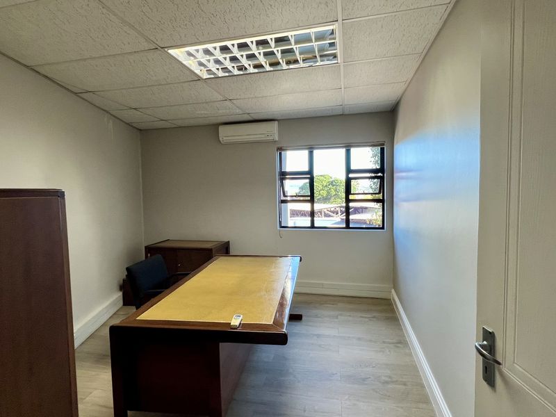 OFFICE BUILDING TO LET IN ROCKYS DRIFT - Photo 3