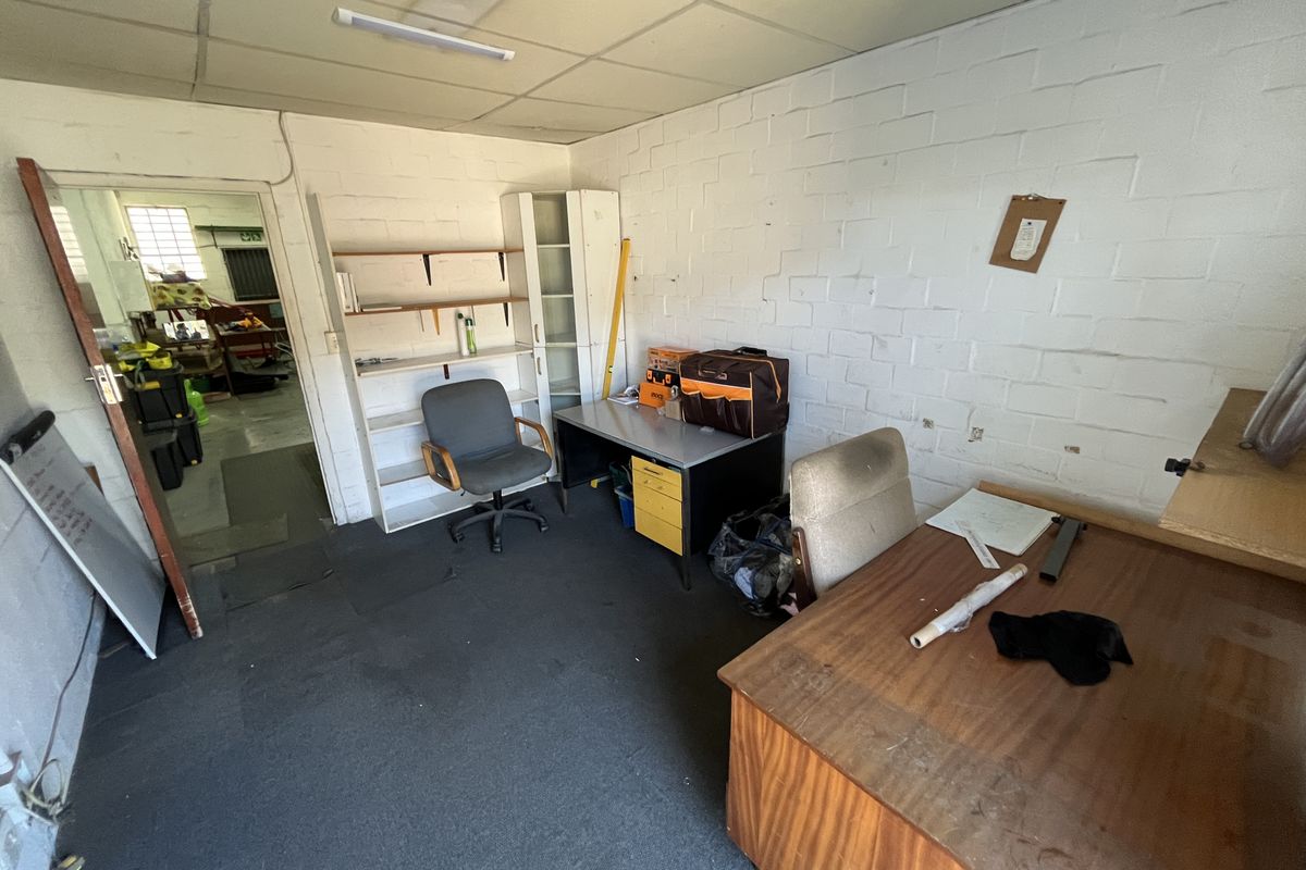 Versatile Industrial Warehouse in Prime Paarden Eiland. - Photo 5