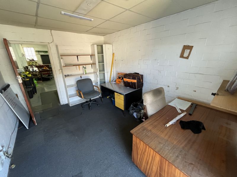 Versatile Industrial Warehouse in Prime Paarden Eiland. - Photo 5