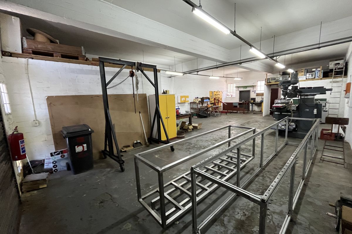Versatile Industrial Warehouse in Prime Paarden Eiland. - Photo 3