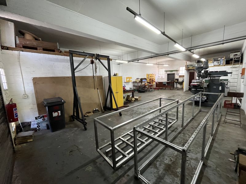 Versatile Industrial Warehouse in Prime Paarden Eiland. - Photo 3