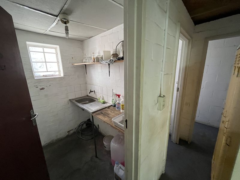 Versatile Industrial Warehouse in Prime Paarden Eiland. - Photo 8