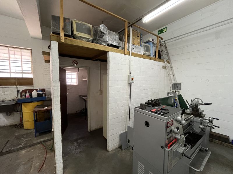 Versatile Industrial Warehouse in Prime Paarden Eiland. - Photo 7