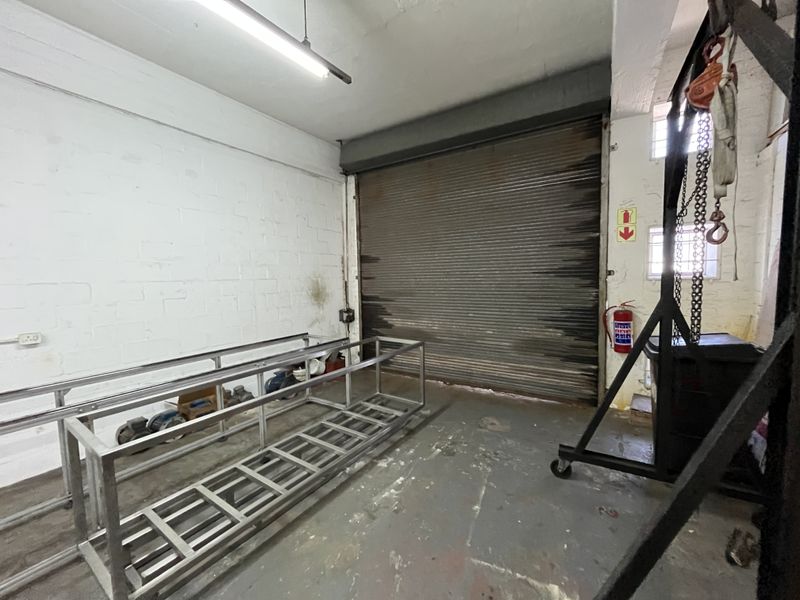 Versatile Industrial Warehouse in Prime Paarden Eiland. - Photo 6